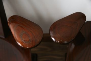 中古　高級品!!　岩手県認定伝統工芸品　南部箪笥　欅(ケヤキ)材　美術品のような佇まいが目を惹くスピンチェア4脚セット(回転椅子、板座チェア、アームチェア、ダイニングチェア、椅子、イス)(定価1脚約12万円)(R-070917)