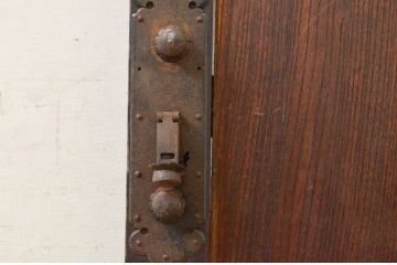 アンティーク建具　欅(ケヤキ)材　懐かしい雰囲気漂う一枚板の板戸窓1枚(引き戸)(R-070918)