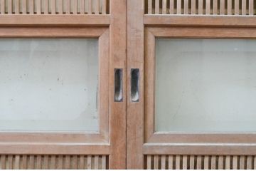 アンティーク建具　どこか懐かしい雰囲気を醸し出す裏障子付き格子戸4枚セット(引き戸、障子戸、ガラス帯戸)(R-070928)