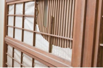 アンティーク建具　どこか懐かしい雰囲気を醸し出す裏障子付き格子戸4枚セット(引き戸、障子戸、ガラス帯戸)(R-070928)