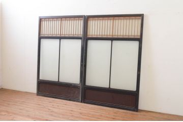 アンティーク建具　富山産　漆塗り　和モダンな空間作りにおすすめの上質な幅広ガラス戸2枚セット(引き戸、ガラス戸)(R-070929)