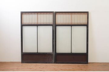 アンティーク建具　富山産　漆塗り　和モダンな空間作りにおすすめの上質な幅広ガラス戸2枚セット(引き戸、ガラス戸)(R-070929)