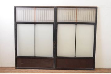 アンティーク建具　富山産　漆塗り　和モダンな空間作りにおすすめの上質な幅広ガラス戸2枚セット(引き戸、ガラス戸)(R-070929)