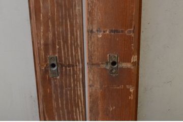 アンティーク建具　ペイント仕上げ限定　上手物!!　大正ロマンの雰囲気漂う古いナラ材のガラス戸2枚セット(引き戸)(R-070943)