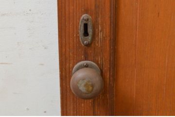 アンティーク建具　レトロな雰囲気漂う古い洋館のドア1枚(木製扉)(R-070950)