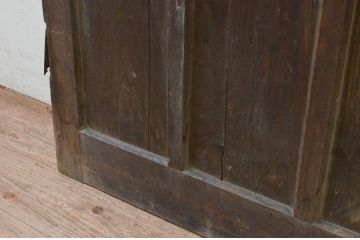 アンティーク建具　重厚感ある佇まいが目を惹く鉄格子入りガラスドア1枚(木製扉、玄関ドア)(R-070954)