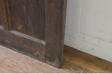 アンティーク建具　重厚感ある佇まいが目を惹く鉄格子入りガラスドア1枚(木製扉、玄関ドア)(R-070954)