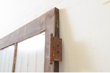 アンティーク建具　重厚感ある佇まいが目を惹く鉄格子入りガラスドア1枚(木製扉、玄関ドア)(R-070954)