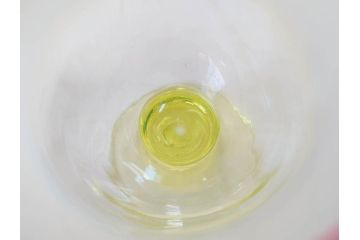 明治〜大正期　当時物　棗型(なつめ形)　可愛らしい色合いがおしゃれな雰囲気溢れる三色氷コップ(ウランガラス、グラス、和ガラス、乳白ぼかし)(R-070956)