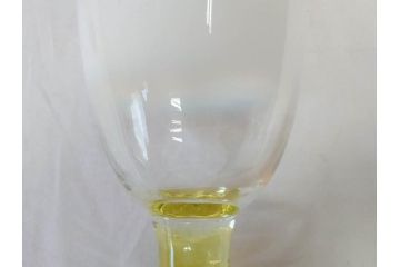 明治〜大正期　当時物　棗型(なつめ形)　可愛らしい色合いがおしゃれな雰囲気溢れる三色氷コップ(ウランガラス、グラス、和ガラス、乳白ぼかし)(R-070956)