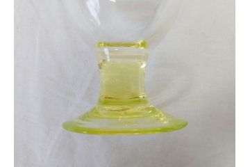 明治〜大正期　当時物　棗型(なつめ形)　可愛らしい色合いがおしゃれな雰囲気溢れる三色氷コップ(ウランガラス、グラス、和ガラス、乳白ぼかし)(R-070956)