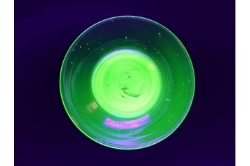 明治〜大正期　当時物　棗型(なつめ形)　可愛らしい色合いがおしゃれな雰囲気溢れる三色氷コップ(ウランガラス、グラス、和ガラス、乳白ぼかし)(R-070956)