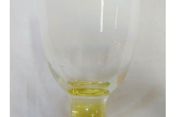明治〜大正期　当時物　棗型(なつめ形)　可愛らしい色合いがおしゃれな雰囲気溢れる三色氷コップ(ウランガラス、グラス、和ガラス、乳白ぼかし)(R-070957)