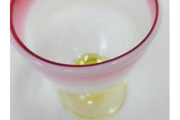 明治〜大正期　当時物　棗型(なつめ形)　可愛らしい色合いがおしゃれな雰囲気溢れる三色氷コップ(ウランガラス、グラス、和ガラス、乳白ぼかし)(R-070958)