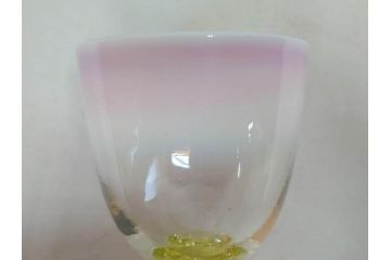 明治〜大正期　当時物　棗型(なつめ形)　可愛らしい色合いがおしゃれな雰囲気溢れる三色氷コップ(ウランガラス、グラス、和ガラス、乳白ぼかし)(R-070958)