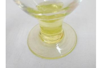 明治〜大正期　当時物　棗型(なつめ形)　可愛らしい色合いがおしゃれな雰囲気溢れる三色氷コップ(ウランガラス、グラス、和ガラス、乳白ぼかし)(R-070959)