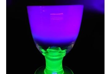 明治〜大正期　当時物　棗型(なつめ形)　可愛らしい色合いがおしゃれな雰囲気溢れる三色氷コップ(ウランガラス、グラス、和ガラス、乳白ぼかし)(R-070959)