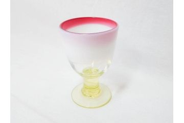 明治〜大正期　当時物　棗型(なつめ形)　可愛らしい色合いがおしゃれな雰囲気溢れる三色氷コップ(ウランガラス、グラス、和ガラス、乳白ぼかし)(R-070960)
