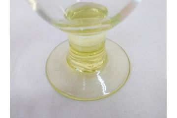 明治〜大正期　当時物　棗型(なつめ形)　可愛らしい色合いがおしゃれな雰囲気溢れる三色氷コップ(ウランガラス、グラス、和ガラス、乳白ぼかし)(R-070960)