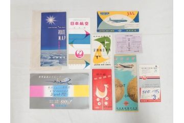 昭和レトロ　日本航空　国内　国際線　航空路図　パンフレット　航空券などのセット(東京、札幌、大阪、福岡、CV-880M、ジェットアロー、JAPAN AIR LINES、JAL、案内、チケット、旅客機、古地図、マップ、ROUTE MAP、運賃時刻表)(R-070962)