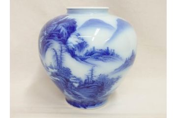 戦前　オールド香蘭社　染付　山水　賢人　一つ一つ丁寧に描かれた意匠が美しい!職人のこだわりを感じる花入(風景図、花器、花瓶、飾り壷)(R-070963)