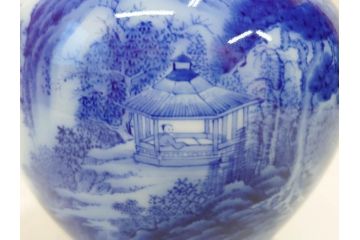 戦前　オールド香蘭社　染付　山水　賢人　一つ一つ丁寧に描かれた意匠が美しい!職人のこだわりを感じる花入(風景図、花器、花瓶、飾り壷)(R-070963)