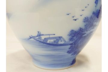 戦前　オールド香蘭社　染付　山水　賢人　一つ一つ丁寧に描かれた意匠が美しい!職人のこだわりを感じる花入(風景図、花器、花瓶、飾り壷)(R-070963)