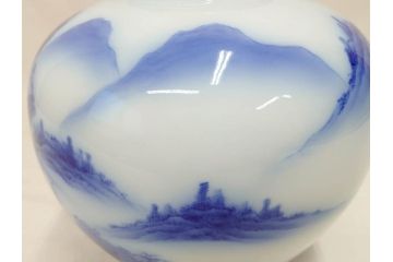 戦前　オールド香蘭社　染付　山水　賢人　一つ一つ丁寧に描かれた意匠が美しい!職人のこだわりを感じる花入(風景図、花器、花瓶、飾り壷)(R-070963)