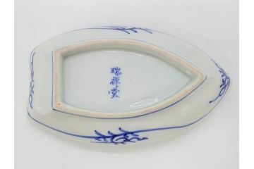 明治〜大正　伊万里　染付　瑞祥堂　約18cm　5.7寸　珍しい形と繊細なデザインが素敵な舟形皿3枚セット(変形皿、和皿、舟型、和食器、五寸七分)(R-070965)