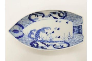 明治〜大正　伊万里　染付　瑞祥堂　約18cm　5.7寸　珍しい形と繊細なデザインが素敵な舟形皿3枚セット(変形皿、和皿、舟型、和食器、五寸七分)(R-070965)