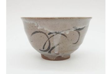 西岡小十　小次郎窯　絵唐津　上質な和の雰囲気漂う茶碗(抹茶碗、茶道具、茶器、和食器、共箱付き)(R-070968)