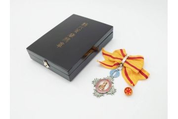 稀少　勲六等宝冠章(宝冠波光章)　略綬　勲章(正章、略章、ケース付き)(R-070970)