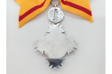 稀少　勲六等宝冠章(宝冠波光章)　略綬　勲章(正章、略章、ケース付き)(R-070970)