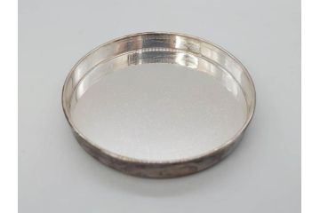 銀製　菊紋　鴛鴦図　迫力あるデザインながらも上品な雰囲気溢れるボンボニエール(香盒形、香合形、菓子入れ、菓子器、金平糖入れ、ボンボン、小物入れ、天皇家、皇室、箱付き)(R-070973)