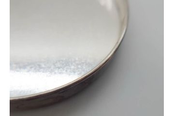 銀製　菊紋　鴛鴦図　迫力あるデザインながらも上品な雰囲気溢れるボンボニエール(香盒形、香合形、菓子入れ、菓子器、金平糖入れ、ボンボン、小物入れ、天皇家、皇室、箱付き)(R-070973)