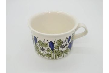 1978年〜1979年　ARABIA FINLAND　Krokus(クロッカス)　大胆に描かれた花たちが存在感を放つカップ&ソーサー2客セット(ヴィンテージ、ビンテージ、アラビア、フィンランド、北欧食器、C&S、グリーン・ブルーライン)(R-070642)