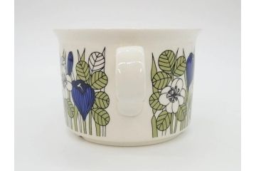 1978年〜1979年　ARABIA FINLAND　Krokus(クロッカス)　大胆に描かれた花たちが存在感を放つカップ&ソーサー2客セット(ヴィンテージ、ビンテージ、アラビア、フィンランド、北欧食器、C&S、グリーン・ブルーライン)(R-070642)