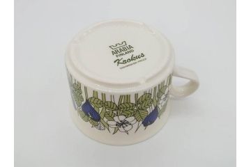 1978年〜1979年　ARABIA FINLAND　Krokus(クロッカス)　大胆に描かれた花たちが存在感を放つカップ&ソーサー2客セット(ヴィンテージ、ビンテージ、アラビア、フィンランド、北欧食器、C&S、グリーン・ブルーライン)(R-070642)