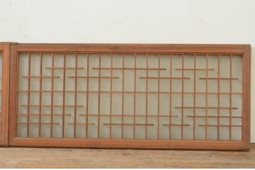 アンティーク建具　和モダンな空間づくりにおすすめ!格子入りの横長ガラス窓2枚セット(明かり取り、明り取り、ガラス欄間、引き戸)(R-070995)