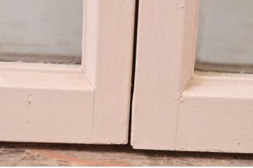 アンティーク建具　ペイント仕上げ限定　タモ材　レトロな空間づくりにおすすめの両開き窓1対2枚セット(ガラス窓、ガラス戸、ガラス扉)(R-070998)
