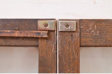 アンティーク建具　ペイント仕上げ限定　タモ材　レトロな空間づくりにおすすめの両開き窓1対2枚セット(ガラス窓、ガラス戸、ガラス扉)(R-070999)