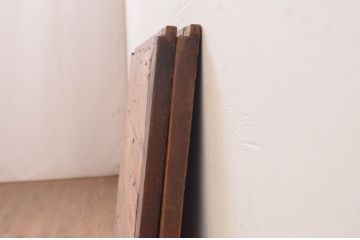 アンティーク建具　欅(ケヤキ)材枠　和の空間を演出する縦桟板戸窓2枚セット(引き戸、格子戸)(R-071002)