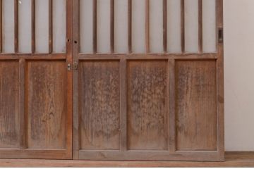 アンティーク建具　和の雰囲気が魅力的な格子入りの玄関戸2枚セット(引き戸、格子戸、ガラス戸)(R-071006)