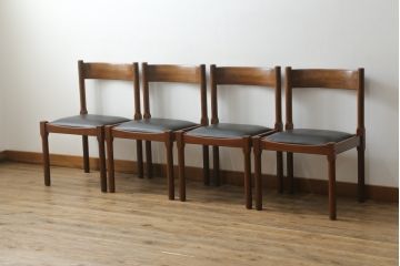 デンマークビンテージ　チーク材　本革調(合成皮革)　あたたかみのある雰囲気が魅力のダイニングチェア4脚セット(椅子、イス、ヴィンテージ、北欧)(R-071043)です