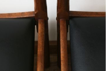 デンマークビンテージ　チーク材　本革調(合成皮革)　あたたかみのある雰囲気が魅力のダイニングチェア4脚セット(椅子、イス、ヴィンテージ、北欧)(R-071043)です