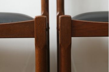デンマークビンテージ　チーク材　本革調(合成皮革)　あたたかみのある雰囲気が魅力のダイニングチェア4脚セット(椅子、イス、ヴィンテージ、北欧)(R-071043)です
