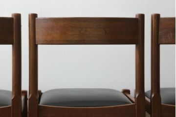 デンマークビンテージ　チーク材　本革調(合成皮革)　あたたかみのある雰囲気が魅力のダイニングチェア4脚セット(椅子、イス、ヴィンテージ、北欧)(R-071043)です