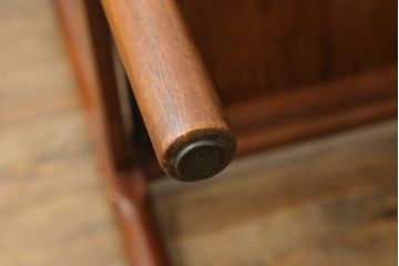 デンマークビンテージ　チーク材　本革調(合成皮革)　あたたかみのある雰囲気が魅力のダイニングチェア4脚セット(椅子、イス、ヴィンテージ、北欧)(R-071043)です