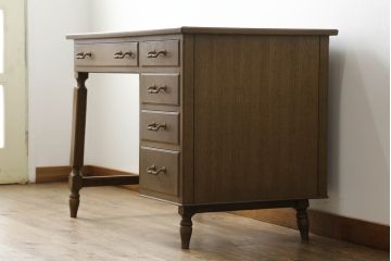 和製ビンテージ　神戸洋家具　オーク材　ノスタルジックな雰囲気漂う片袖机(ワークデスク、オフィスデスク、在宅用、在宅ワーク用、ヴィンテージ)(R-071045)