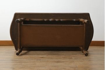 中古　飛騨産業　キツツキマーク　穂高シリーズ　気品あるクラシカルなデザインが魅力的なセンターテーブル(ローテーブル、リビングテーブル)(R-071050)